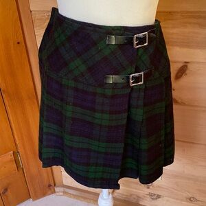 NWOT Velcro adjustable kilt, double buckle detail